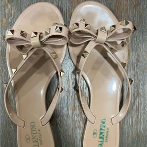 Authentic Valentino Rockstud Nude Sandals w/Gold Studs (Size EU 39)